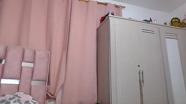 Snapshot of abby_moss_2 chatting on December 4, 2025, 9:30 am abby moss 2 online show from December 4, 2025, 9:30 am