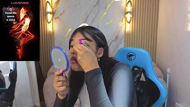 Snapshot of Catherine_b_ chatting on October 15, 2025, 8:06 pm Catherine b  online show from October 15, 2025, 8:06 pm