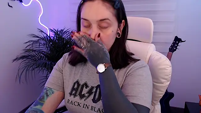 Snapshot of Fallenag666 chatting on December 4, 2025, 4:55 am Fallenag666 online show from December 4, 2025, 4:55 am