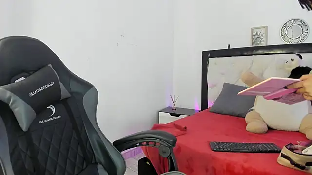 Snapshot of Barbieteeen chatting on November 6, 2025, 5:22 am Barbieteeen online show from November 6, 2025, 5:22 am