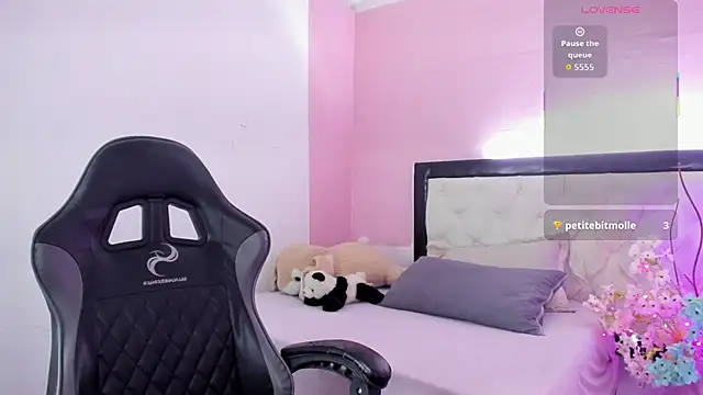 Barbieteeen online show from April 5, 2026, 4:41 am