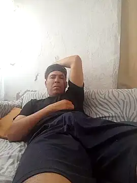 Snapshot of Ezeaxl chatting on April 12, 2026, 4:43 pm Ezeaxl online show from April 12, 2026, 4:43 pm