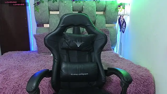 alix kitty online show from April 16, 2026, 11:07 pm