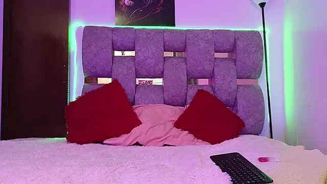 Snapshot of alix_kitty chatting on December 15, 2025, 8:03 pm alix kitty online show from December 15, 2025, 8:03 pm