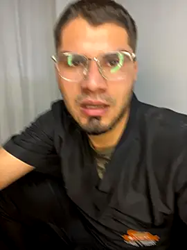 Snapshot of mirallesandbig chatting on November 18, 2025, 10:45 pm mirallesandbig online show from November 18, 2025, 10:45 pm