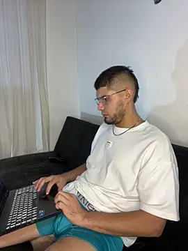 Snapshot of mirallesandbig chatting on October 25, 2025, 10:43 pm mirallesandbig online show from October 25, 2025, 10:43 pm