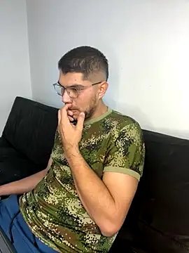 Snapshot of mirallesandbig chatting on December 1, 2025, 10:21 pm mirallesandbig online show from December 1, 2025, 10:21 pm