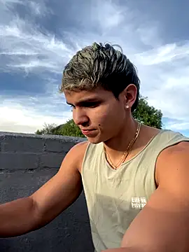 Snapshot of mirallesandbig chatting on October 28, 2025, 9:47 pm mirallesandbig online show from October 28, 2025, 9:47 pm