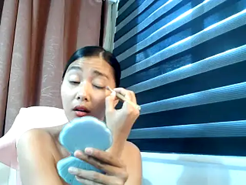 Snapshot of De_amore chatting on October 16, 2025, 2:31 am De amore online show from October 16, 2025, 2:31 am