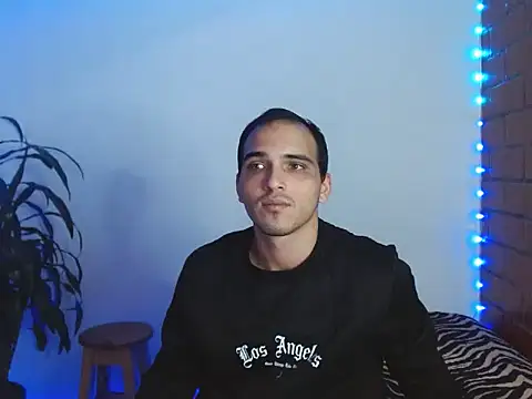 Maax3023 online show from November 3, 2025, 5:05 pm