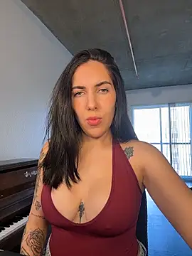 Lolathebaddie online show from February 6, 2026, 9:44 pm