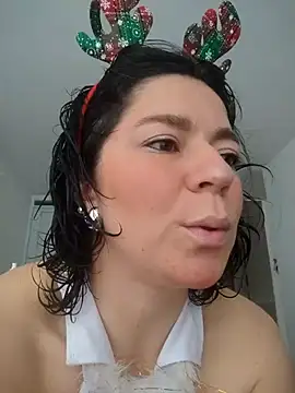 Snapshot of disneey2888 chatting on December 2, 2025, 1:02 pm disneey2888 online show from December 2, 2025, 1:02 pm