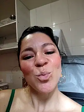 Snapshot of disneey2888 chatting on November 12, 2025, 12:31 pm disneey2888 online show from November 12, 2025, 12:31 pm