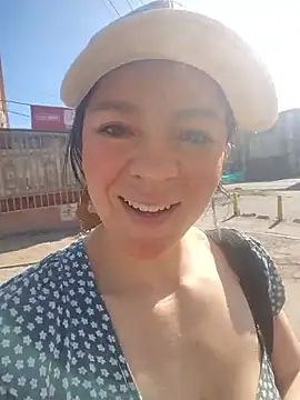 Snapshot of disneey2888 chatting on December 14, 2025, 1:39 pm disneey2888 online show from December 14, 2025, 1:39 pm