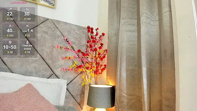  naylaa  online show from April 18, 2026, 3:09 am