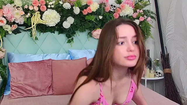 JulliRoss online show from November 5, 2025, 5:21 am