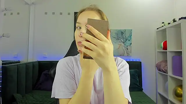 Snapshot of Melissa_new22 chatting on November 8, 2025, 11:08 pm Melissa new22 online show from November 8, 2025, 11:08 pm