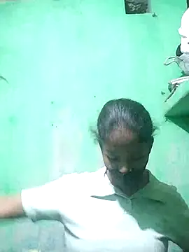 Snapshot of Jaanvi_G chatting on November 4, 2025, 11:36 am Jaanvi G online show from November 4, 2025, 11:36 am