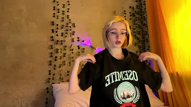 Kate mikki online show from February 4, 2026, 4:51 am