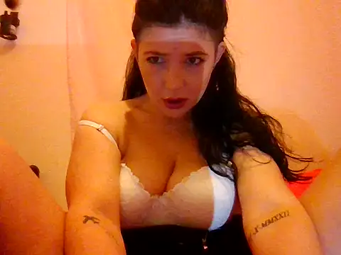 Snapshot of KASIADavis chatting on October 20, 2025, 7:42 am KASIADavis online show from October 20, 2025, 7:42 am