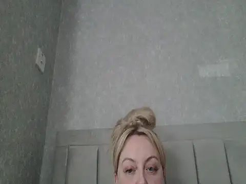 kikicupcake online show from October 11, 2025, 1:01 pm