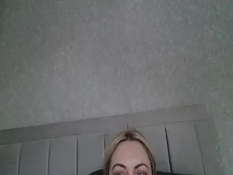 kikicupcake online show from October 14, 2025, 10:49 am