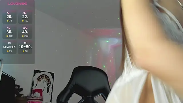 Snapshot of LionKierra chatting on November 17, 2025, 4:27 am LionKierra online show from November 17, 2025, 4:27 am