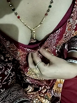 HOT-CPL-11 online show from October 31, 2025, 5:53 pm