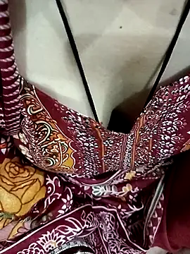 HOT-CPL-11 online show from November 23, 2025, 5:56 pm