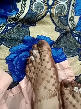 HOT-CPL-11 online show from December 4, 2025, 6:07 pm