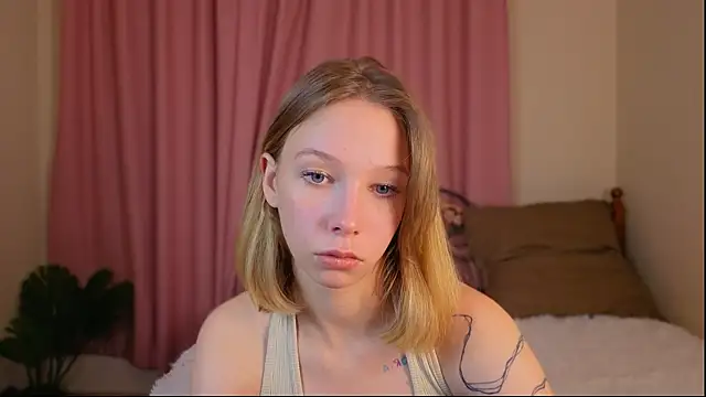 LilyVoise online show from October 16, 2025, 12:35 pm