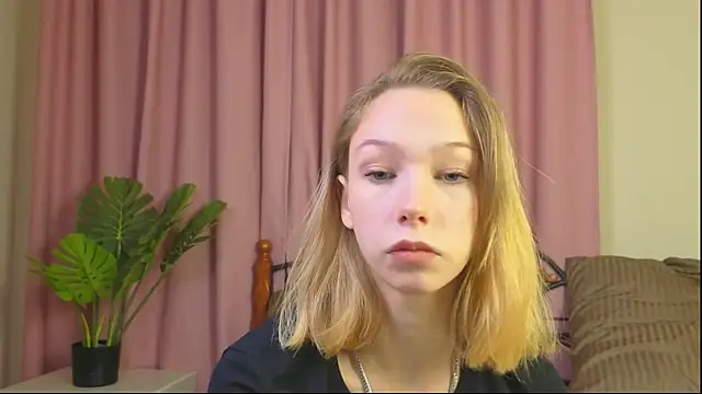 LilyVoise online show from October 21, 2025, 12:26 pm
