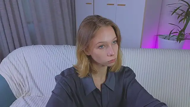 LilyVoise online show from October 13, 2025, 11:56 am