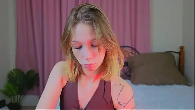 LilyVoise online show from October 17, 2025, 11:56 am