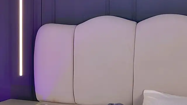 Snapshot of AmyCarammel chatting on November 19, 2025, 6:19 pm AmyCarammel online show from November 19, 2025, 6:19 pm