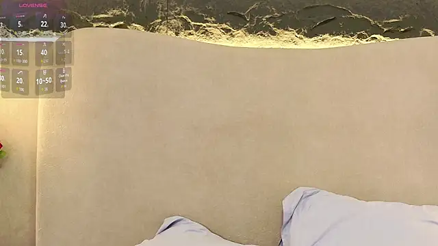 Snapshot of AmyCarammel chatting on November 4, 2025, 2:21 pm AmyCarammel online show from November 4, 2025, 2:21 pm