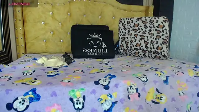 Snapshot of valeri_wet chatting on November 15, 2025, 4:33 pm valeri wet online show from November 15, 2025, 4:33 pm