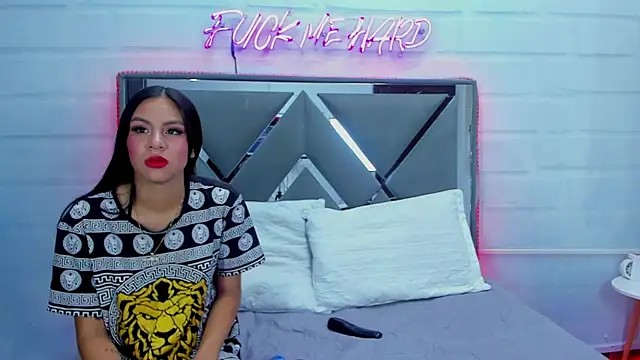 Snapshot of Innocent_Room1 chatting on October 19, 2025, 6:43 pm Innocent Room1 online show from October 19, 2025, 6:43 pm