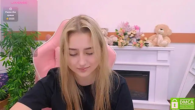 Lulu   Moon online show from November 17, 2025, 6:39 am