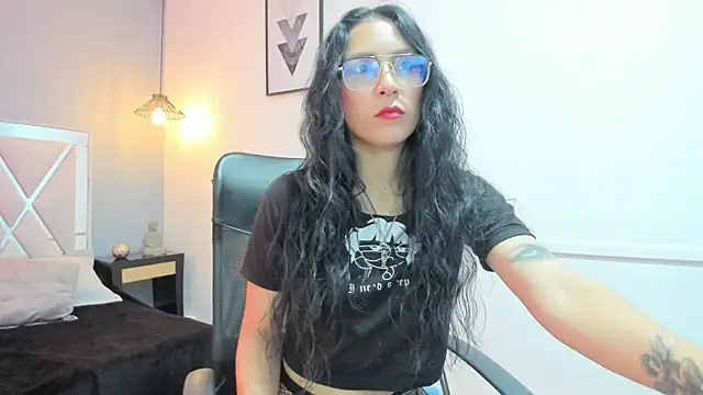 Maite black online show from November 28, 2025, 2:45 am