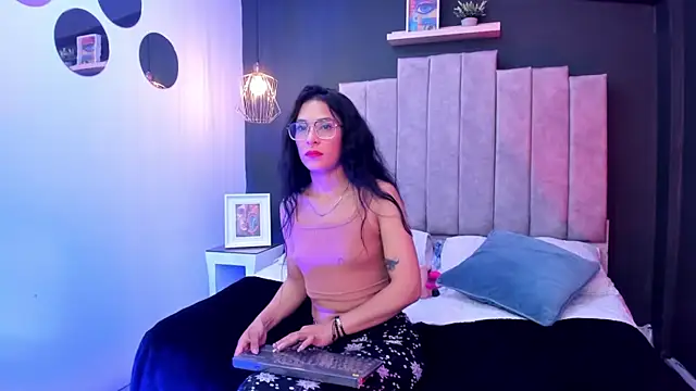 Maite black online show from November 5, 2025, 3:31 am