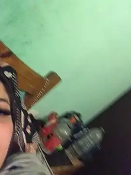 Snapshot of lulu20_ chatting on October 12, 2025, 10:11 pm lulu20 online show from October 12, 2025, 10:11 pm