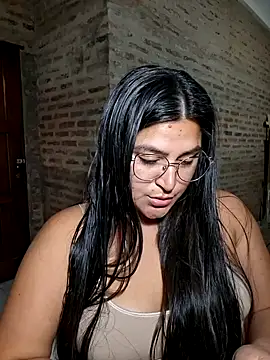 morenalatinaa online show from March 3, 2026, 10:39 pm