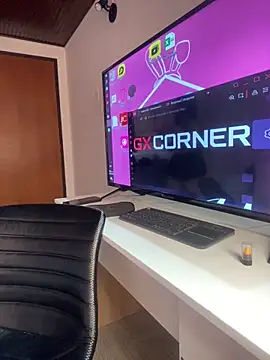 Snapshot of LunaMoore_Pink chatting on December 19, 2025, 12:29 pm LunaMoore Pink online show from December 19, 2025, 12:29 pm