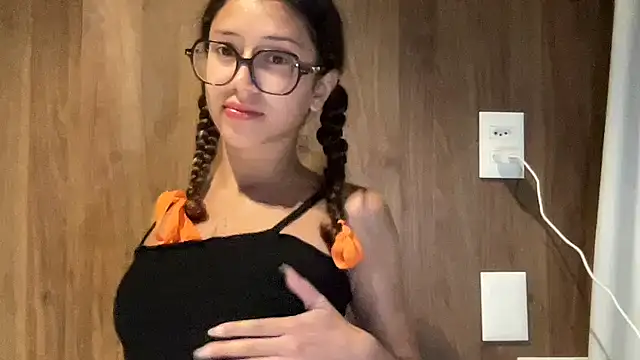 Snapshot of absoluthorrorfield chatting on November 12, 2025, 12:48 am absoluthorrorfield online show from November 12, 2025, 12:48 am