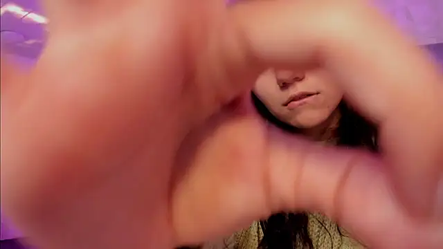 HollyPeach online show from April 7, 2026, 7:26 pm