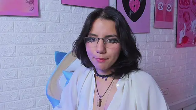 HollyPeach online show from November 13, 2025, 7:56 am