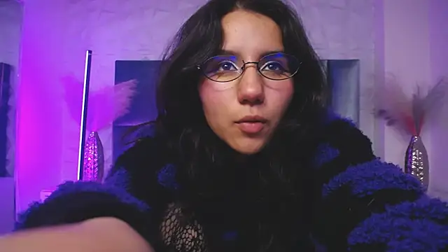 HollyPeach online show from March 23, 2026, 7:36 pm