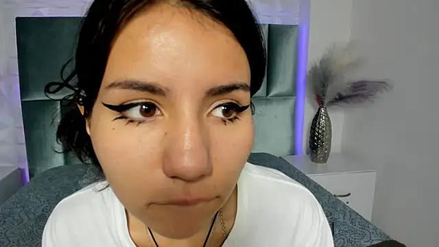 HollyPeach online show from November 25, 2025, 7:47 pm