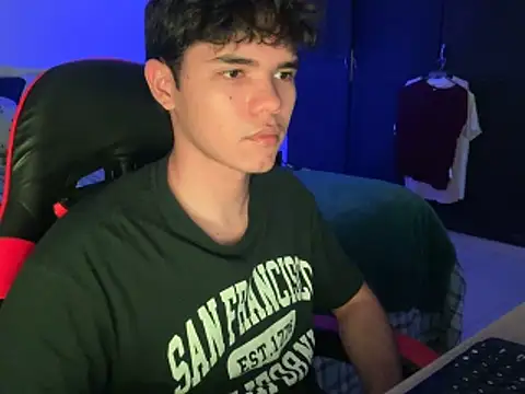 Im Camii online show from April 15, 2026, 7:58 pm